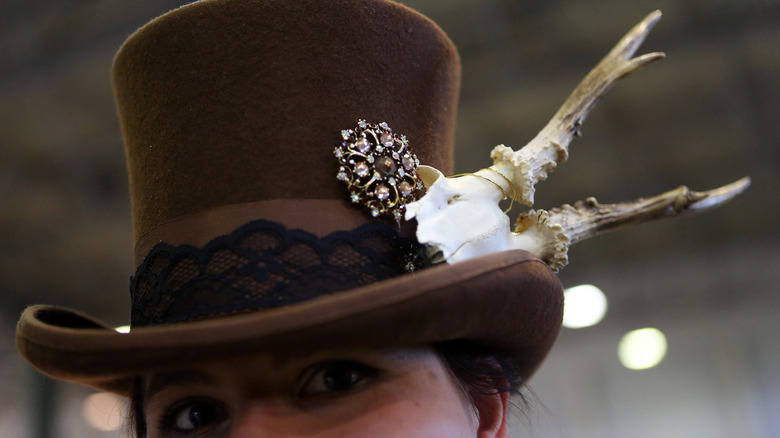 steampunk top hat with skull