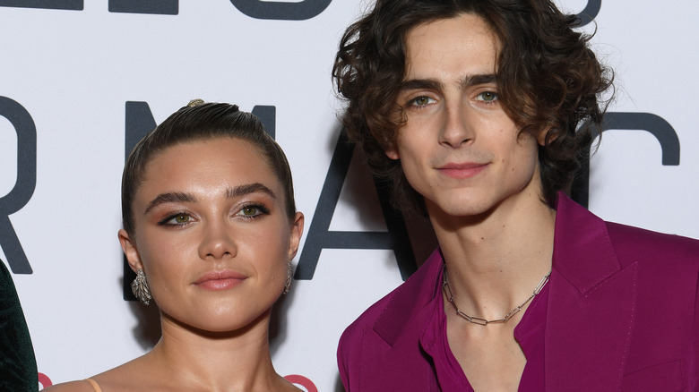 florence pugh and timothée chalamet posing