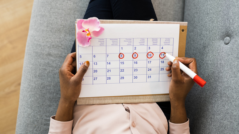 woman circling period days calendar