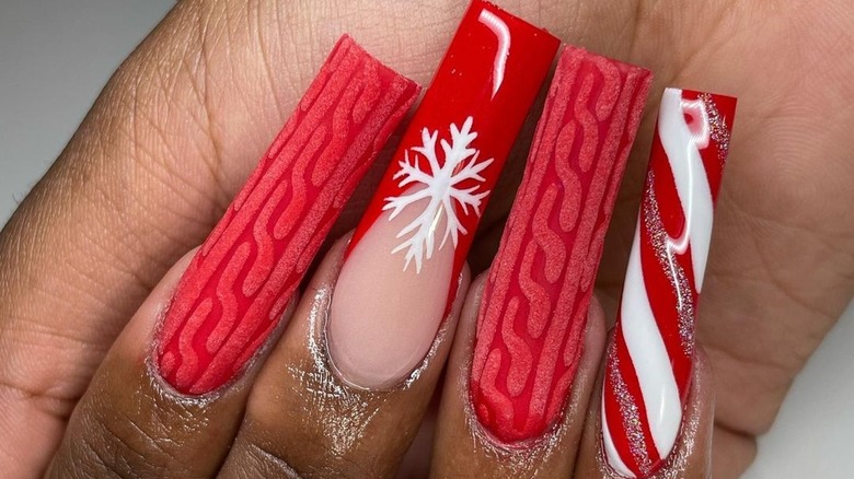 A set of Christmas lipstick nails