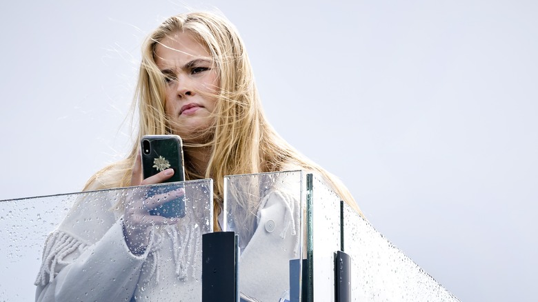 Catharina-Amalia frowning at phone