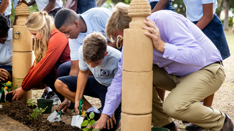 Princess Catharina-Amalia gardening with kids