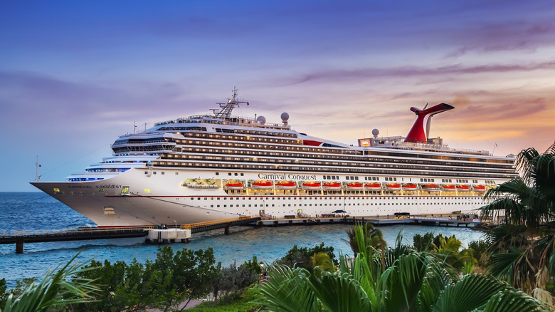 Carnival Conquest cruise ship 