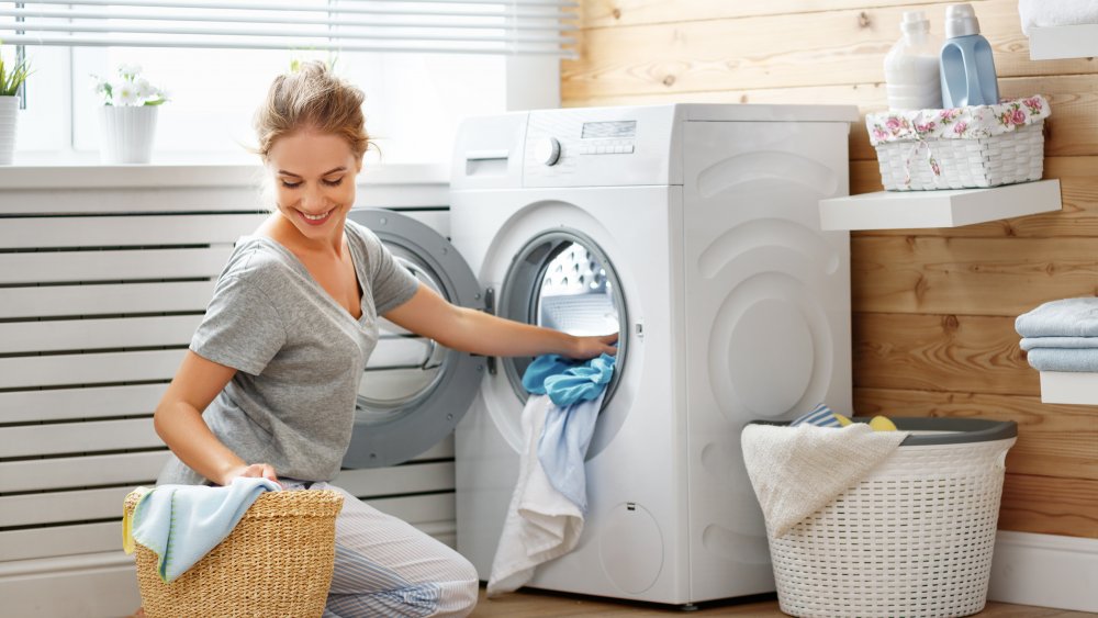 woman washing clothes like those at H&M