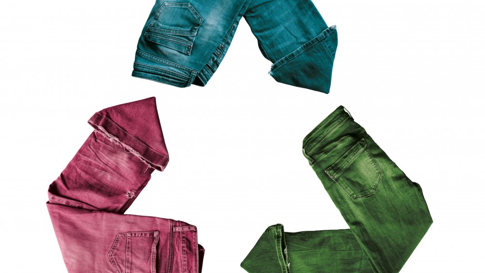 recycling old clothes, which H&M accepts