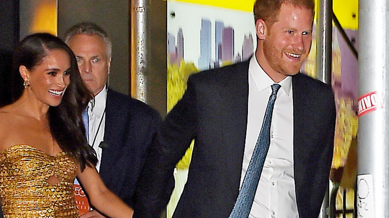 Harry and Meghan chased by paparazzi