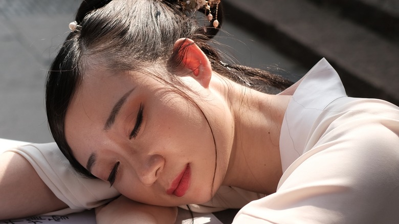 A woman sleeping with makeup 