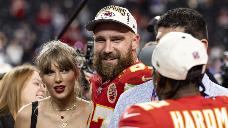 Travis Kelce and Taylor Swift smiling