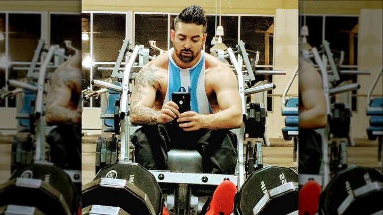 Rico León at the gym