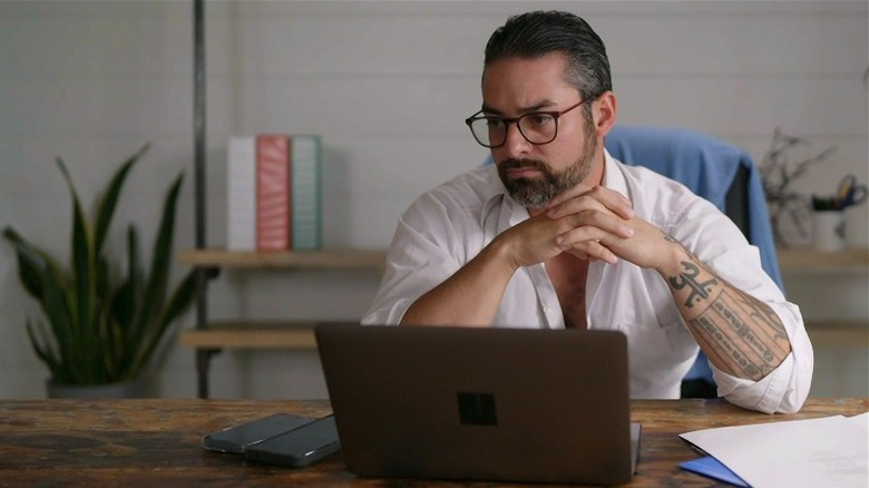 Rico León sitting at desk