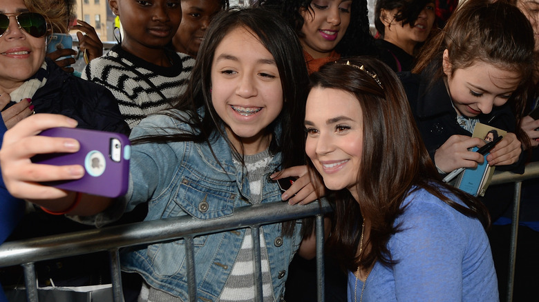 Rosanna Pansino posing with young fan