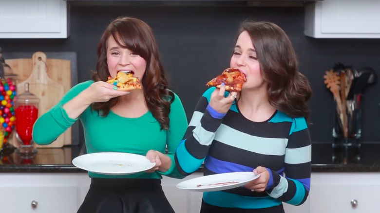 Rosanna Pansino eating pizza with her sister