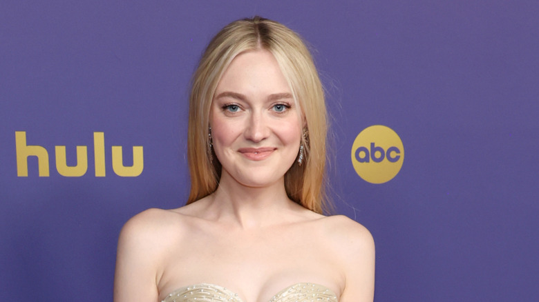 Dakota Fanning posing at an event