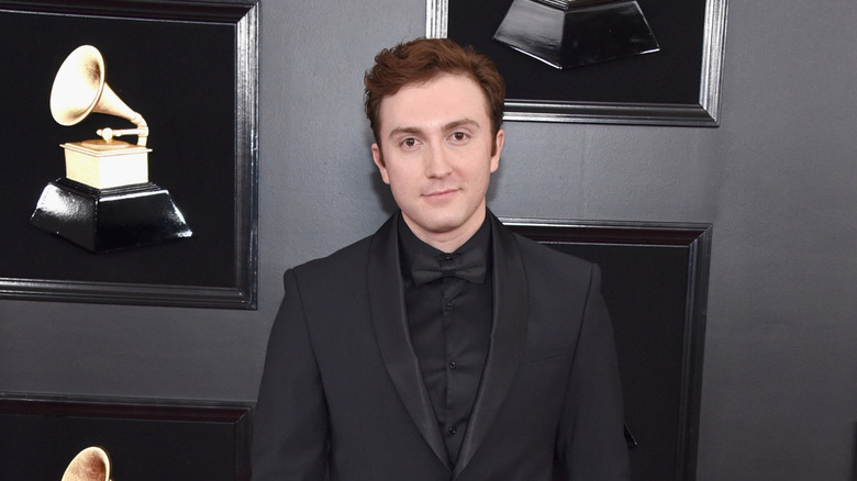 Daryl Sabara posing at The Grammys.