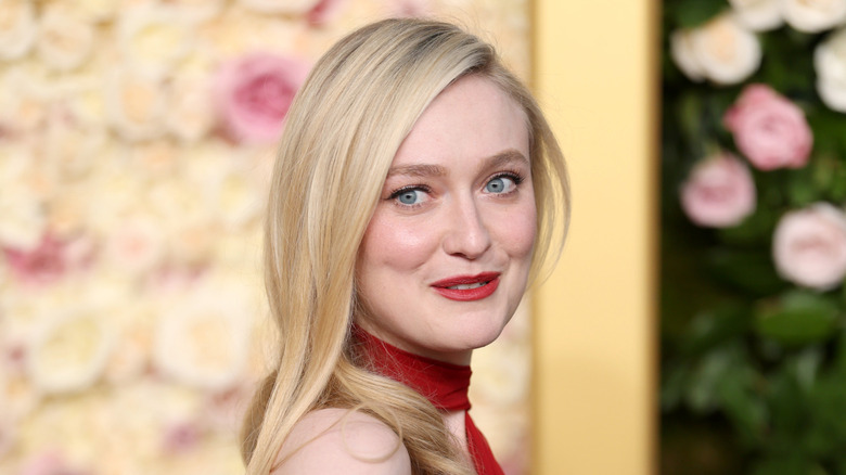 Dakota Fanning posing on a red carpet.