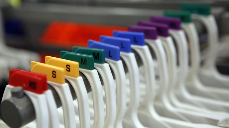 clothing hangers with sizes 