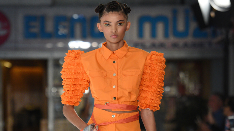 Model walking for Sudi Etuz at Istanbul Fashion Week 2019, showing off a 2020 fashion trend