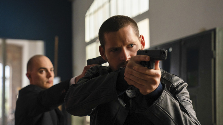 Luke Kleintank aiming a gun