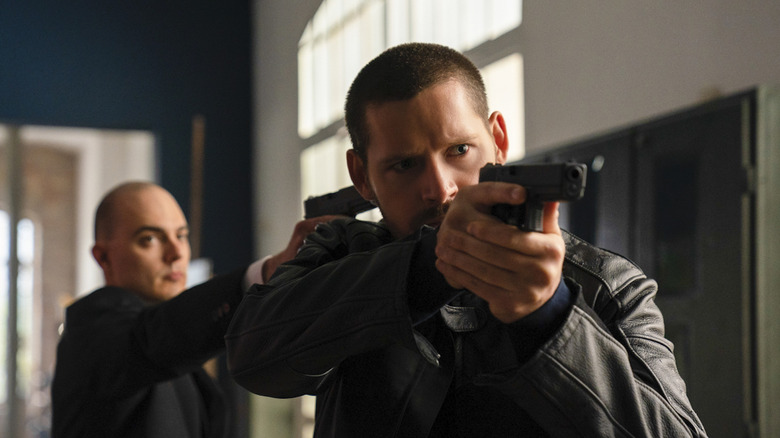 Luke Kleintank aiming a gun