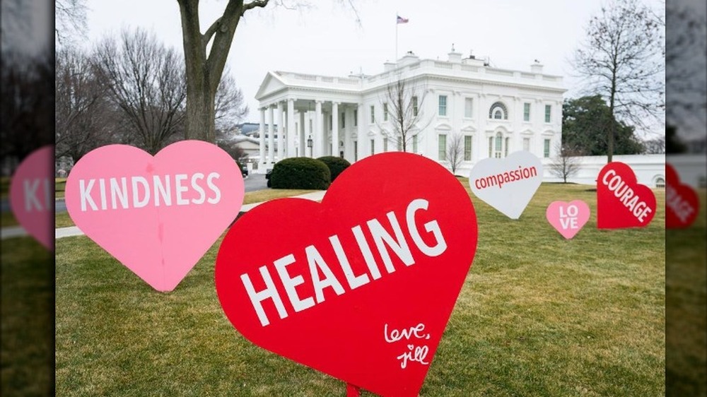 Hearts against White House lawn