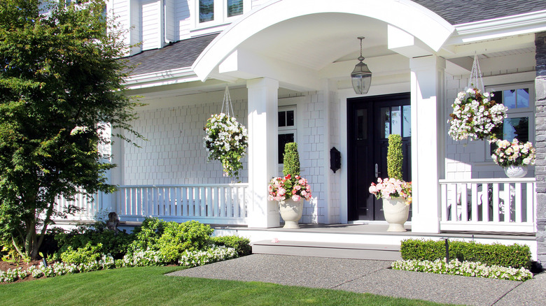 porch with landscaping and hanging plants