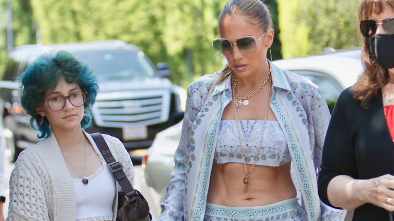 Emme Muniz with blue hair and Jennifer Lopez