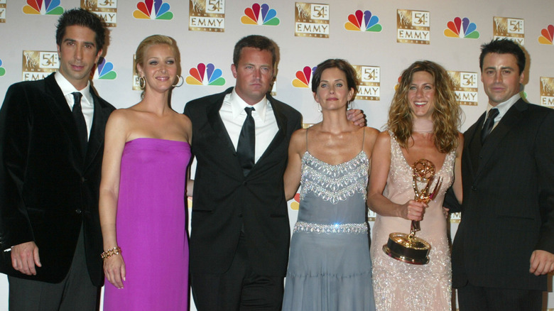 The cast of Friends posing