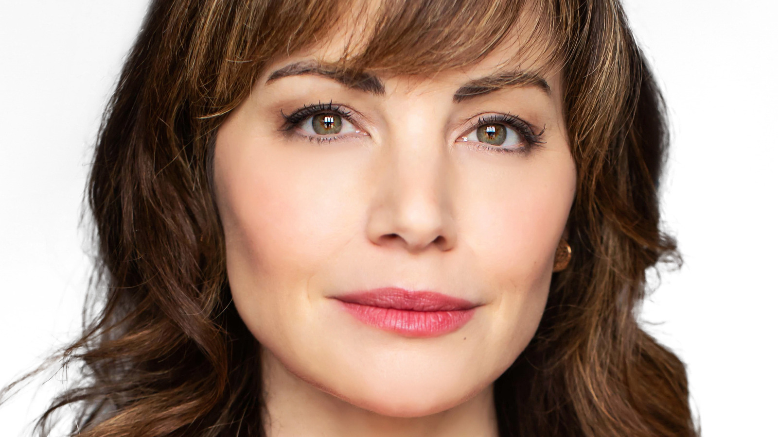 Erica Durance Dishes On Filming An Enchanted Christmas Cake - Exclusive Interview