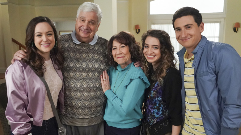 Hayley Orrantia with the cast of The Goldbergs