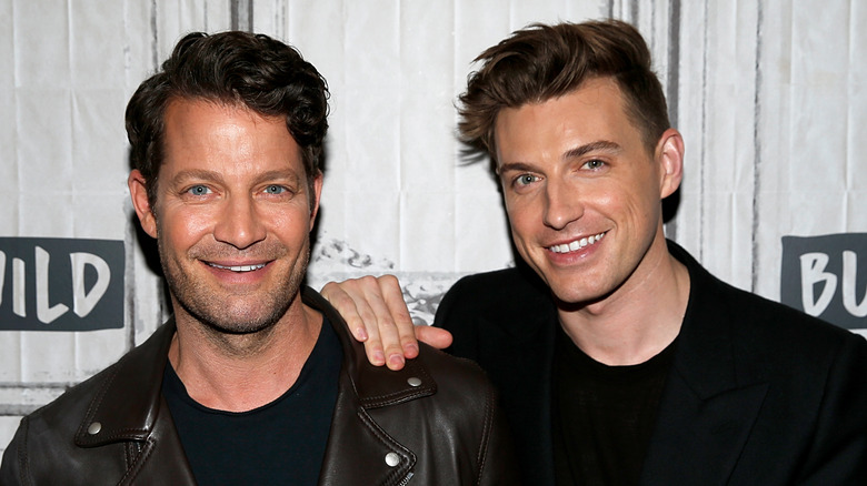 Nate Berkus with his family in the kitchen