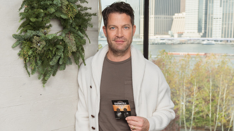 Nate Berkus with Duracell batteries
