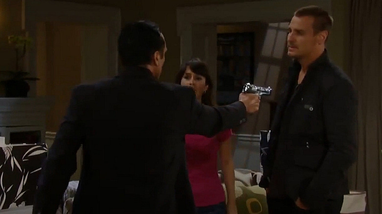 Sonny pointing a gun at Jax