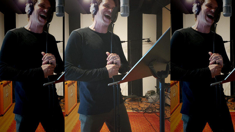 General Hospital's Roger Howarth in recording studio