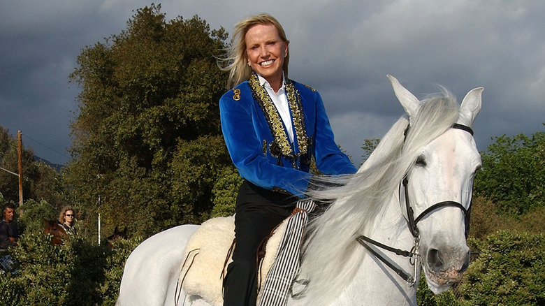 Leslie Charleson riding a horse