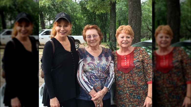 Reba McEntire pictured with her mom and sister Alice 