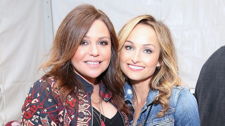 Rachael Ray and Giada De Laurentiis posing