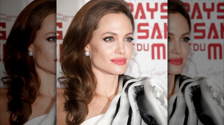 Angelina Jolie big pearl earrings 