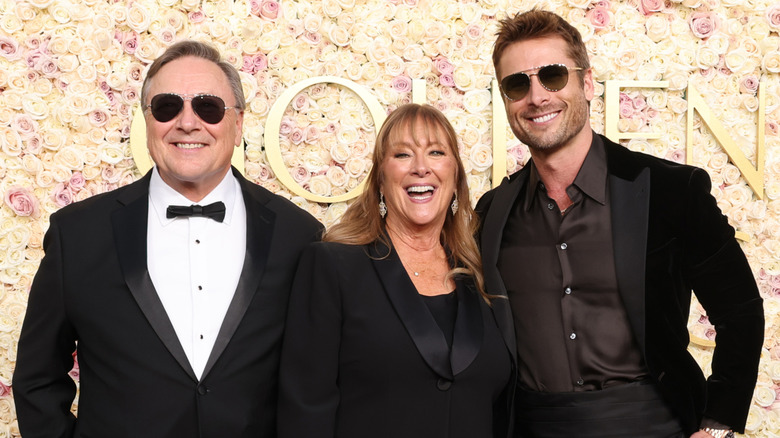 Glen Powell Sr., Cyndy Powell, Glen Powell at 2025 Golden Globes