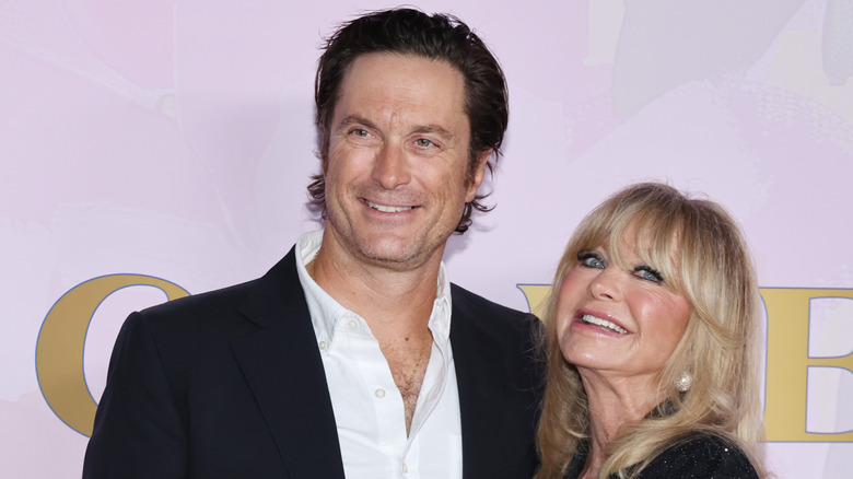 Oliver Hudson arm around Goldie Hawn