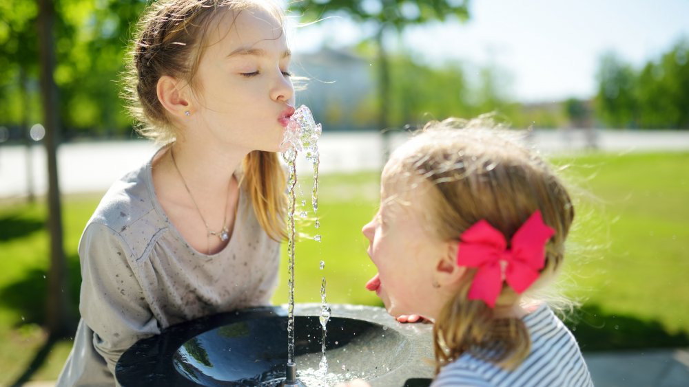 kids drinking from water fountain