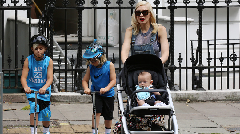 Gwen Stefani with her children in London 2014