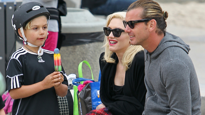 Gwen Stefani and Gavin Rossdale talking to their son