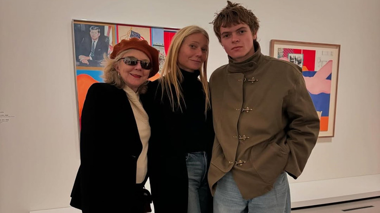 Moses Martin posing alongside Gwyneth Paltrow and Blythe Danner.