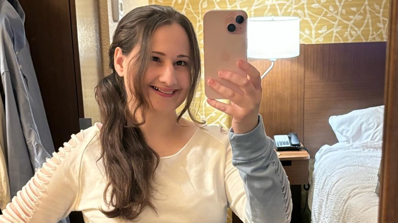 Gypsy Rose Blanchard mirror selfie