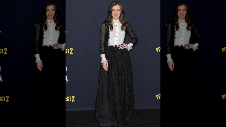 Hailee Steinfeld at the Los Angeles premiere of Pitch Perfect 2 in 2015.