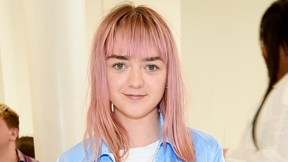 Maisie Williams showing off a 2020 hair color