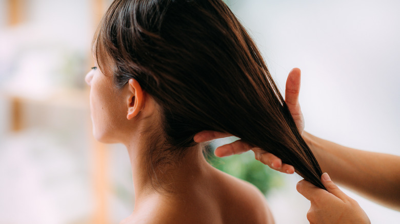 Woman having her hair oiled