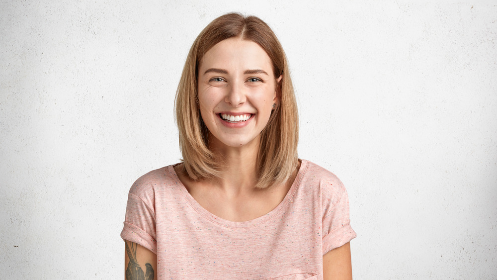 A woman with a lob haircut