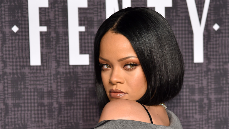 Rihanna bob haircut