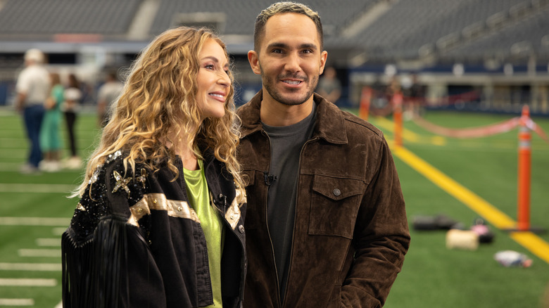 Alexa PenaVega and Carlos PenaVega smiling